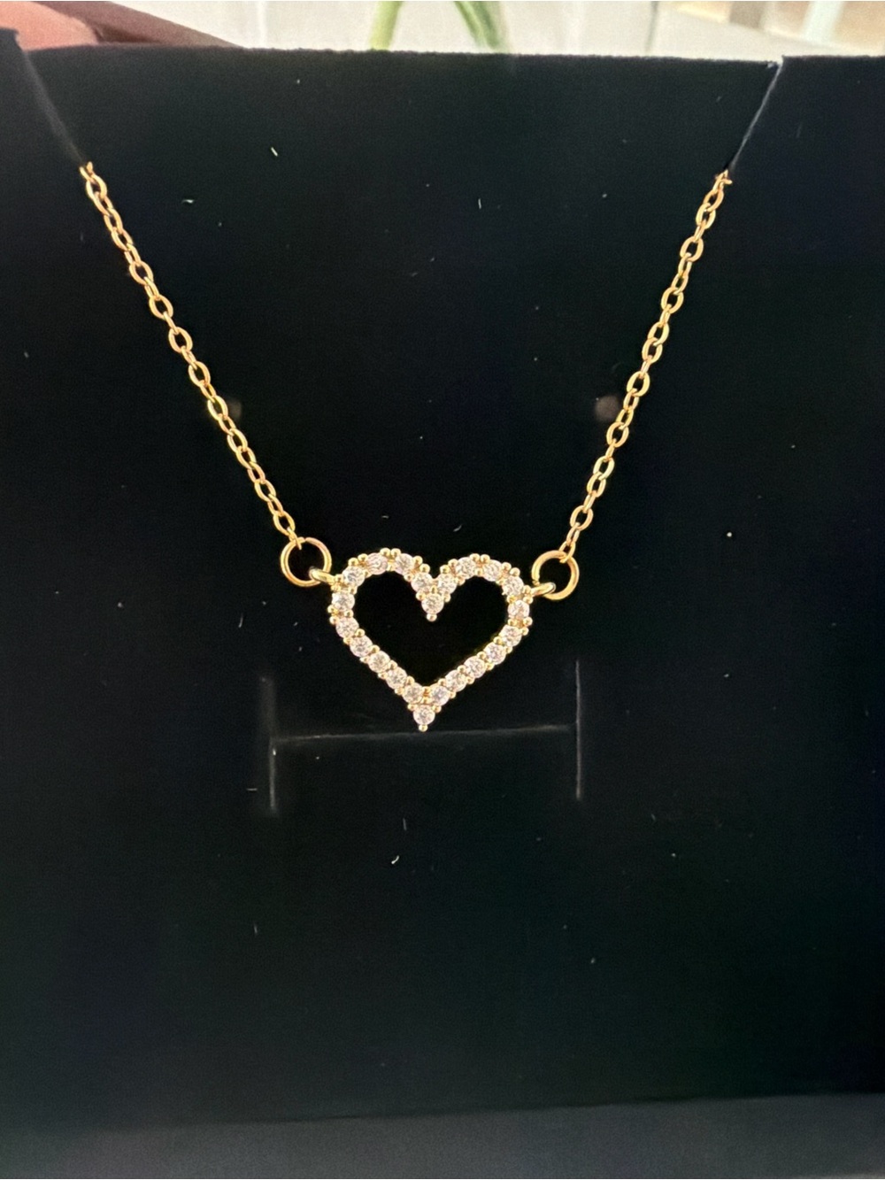 Heart Pendant Necklace in Gold Like New